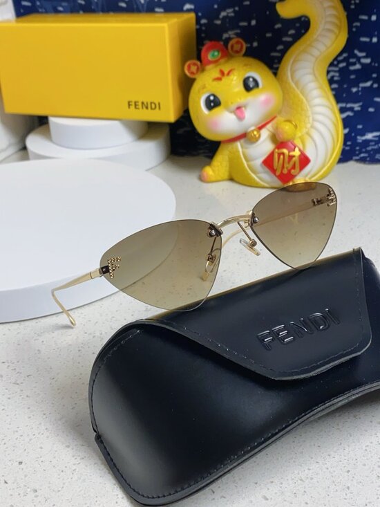 ?️Women\'s Sunglasses FENDI Sunglasses